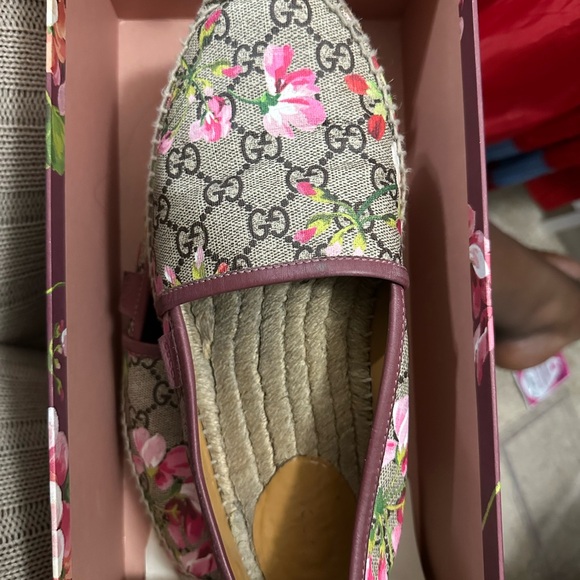 Gucci Pink and Cream Espadrilles with Floral Design - Picture 1 of 5